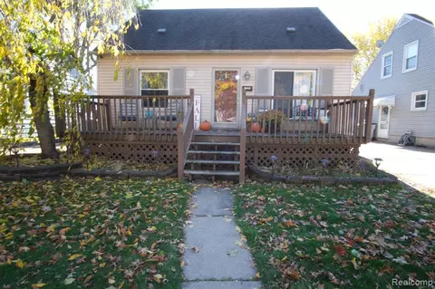 110 E Shevlin Ave, Hazel Park, MI 48030