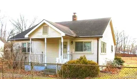 9045 Millward Ave, White Lake, MI 48386