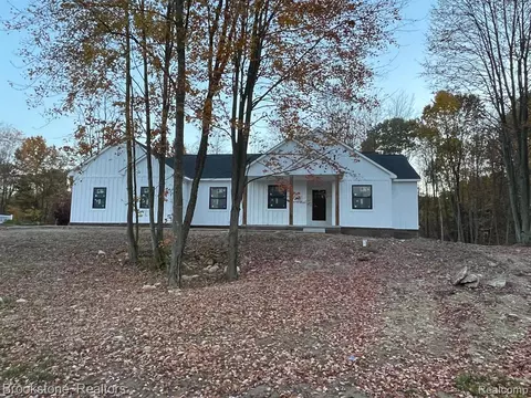11257 Cassidy Trl, Davisburg, MI 48350