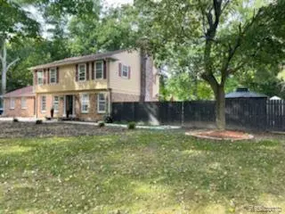 25580 Ingleside Dr, Southfield, MI 48033