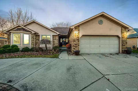 51795 Lillian Rd, Chesterfield, MI 48047