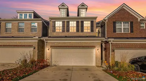 736 Peppermint Dr, Rochester, MI 48307