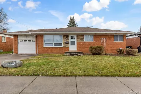 32239 Susilane St, Roseville, MI 48066