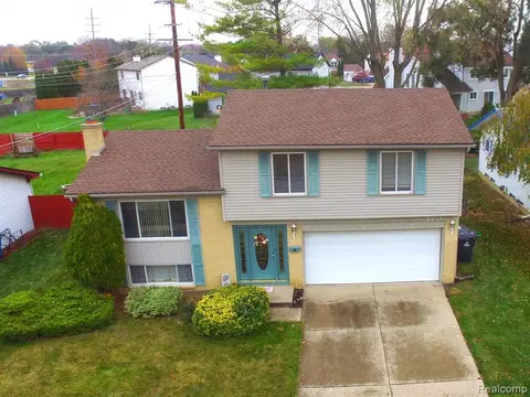 173 Surrey Hts, Westland, MI 48186