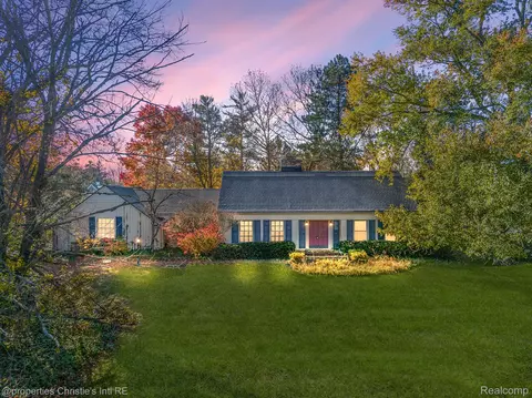 7400 Jackson Park Dr, Bloomfield Hills, MI 48301
