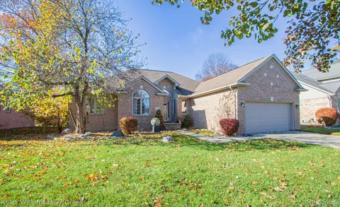 41025 Vista Woods Way, Clinton Township, MI 48038