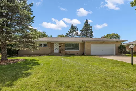 23745 Mccall St, Southfield, MI 48033