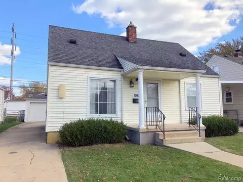 1069 10th St, Wyandotte, MI 48192