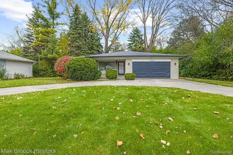 17310 Louise St, Southfield, MI 48075
