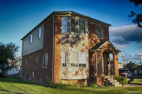 7854 Yinger Ave, Dearborn, MI 48126