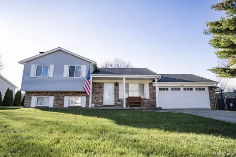 1216 Keble Ln, Oxford, MI 48371