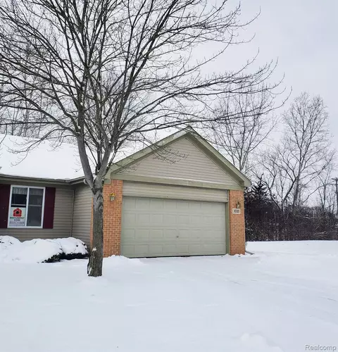 3030 Falcon Dr, Burton, MI 48519