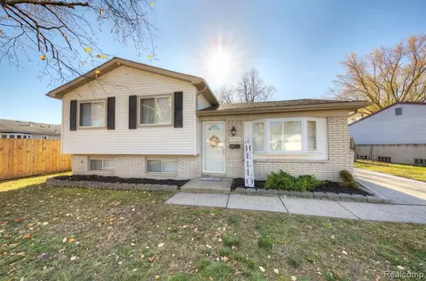 28431 Oakdale Ct, Romulus, MI 48174