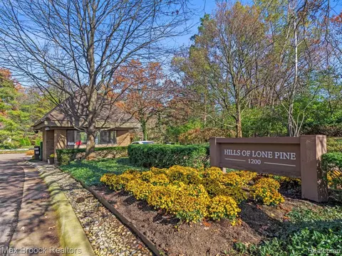 1258 Cottingham Row, Bloomfield Hills, MI 48302