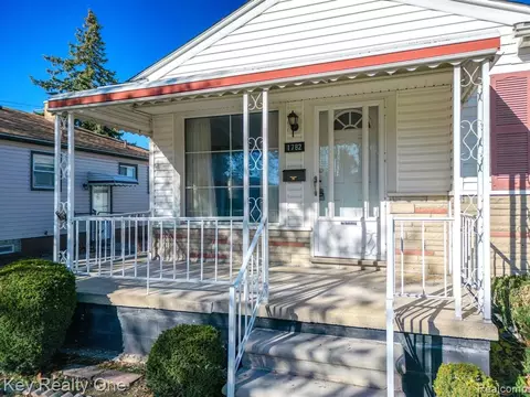 1782 London Ave, Lincoln Park, MI 48146