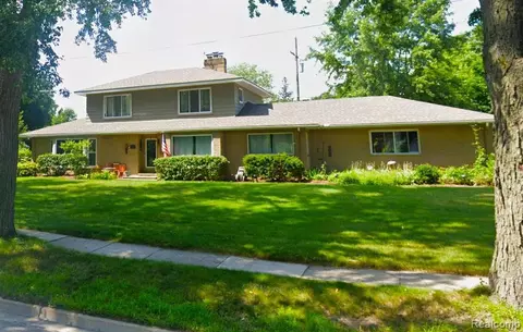 1021 Atlantic St, Milford, MI 48381