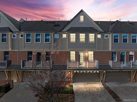 56637 Long Island Dr, Shelby Township, MI 48316