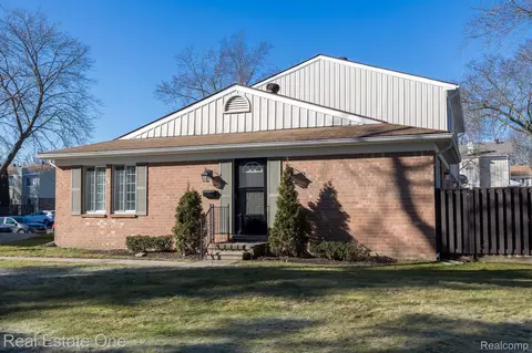 1882 Newporte Ct 242 32 #242, Royal Oak, MI 48073