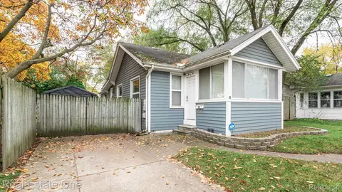 95 W Hudson Ave, Madison Heights, MI 48071