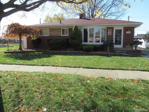 3560 Syckelmoore St, Trenton, MI 48183