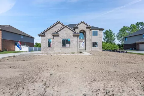 32169 Adam Brown Dr, Rockwood, MI 48173