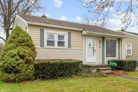 623 9th St, Wyandotte, MI 48192
