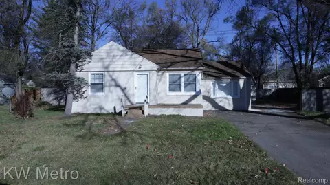 20200 Westhampton Ave, Southfield, MI 48075