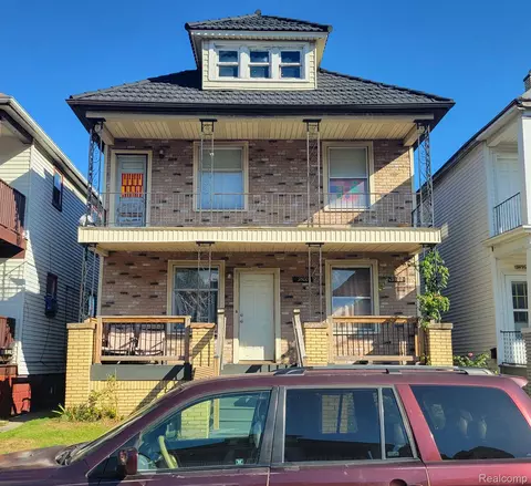 9500 Charest St, Hamtramck, MI 48212