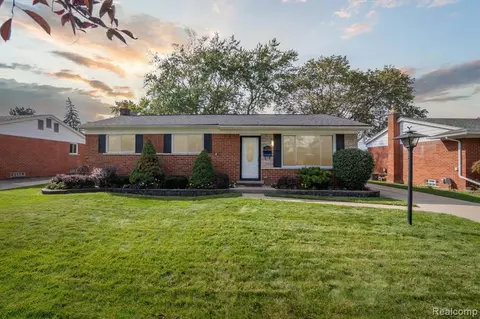 2063 Stratford Dr, Troy, MI 48083