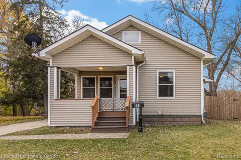 891 N Leroy St, Fenton, MI 48430