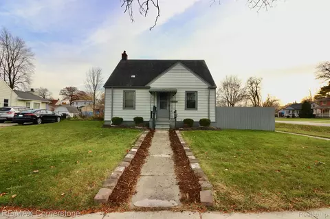 32341 Windsor St, Garden City, MI 48135