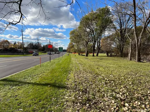 12289 E 14 Mile Rd, Sterling Heights, MI 48312