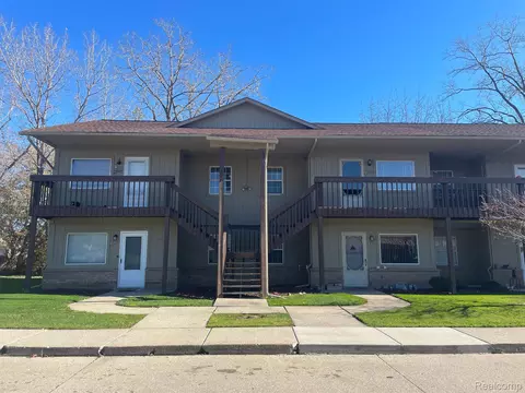 25666 Lira Ln, Warren, MI 48089