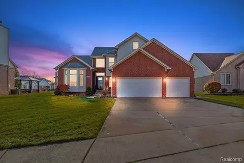 15110 Kara Ln, Sterling Heights, MI 48312