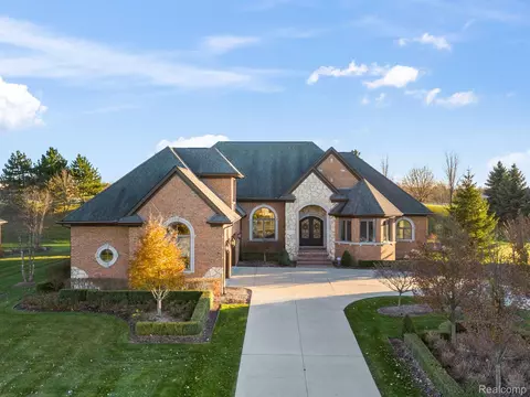 52797 Trailwood Dr, Lyon, MI 48178