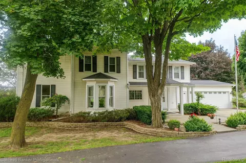 4423 E Hill Rd, Grand Blanc, MI 48439