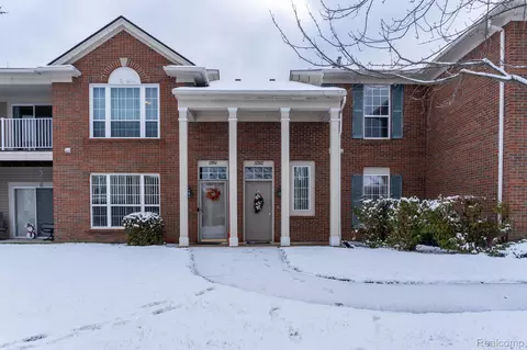 12202 Chesapeake Cir, Commerce, MI 48390
