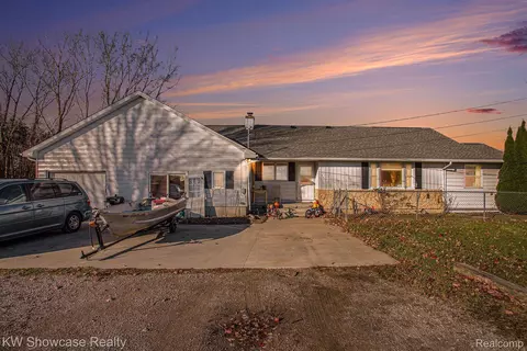 491 E Parish Rd, Kawkawlin, MI 48631