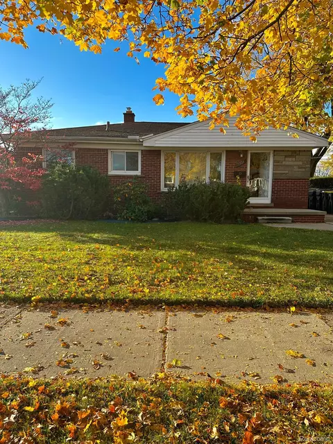2928 Norwood Dr, Trenton, MI 48183