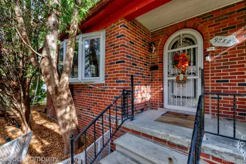 9282 Pinehurst St, Detroit, MI 48204