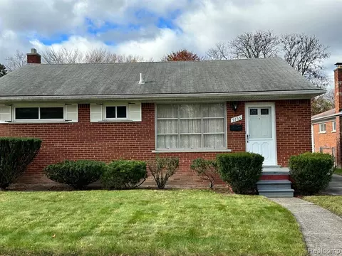 9155 W Parkway St, Redford, MI 48239