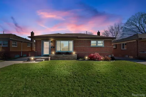 28430 Palmer Blvd, Madison Heights, MI 48071