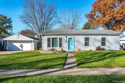 6438 Marcy St, Green Oak, MI 48116