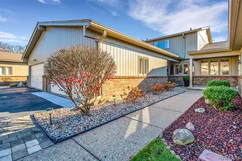 12306 Pinecrest Dr #58, Plymouth, MI 48170
