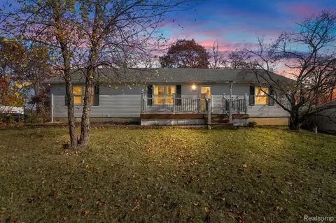 57701 Kelly Dr, Lyon, MI 48165