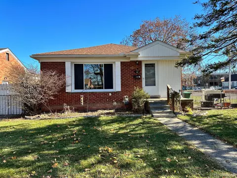 102 Lathers St, Garden City, MI 48135