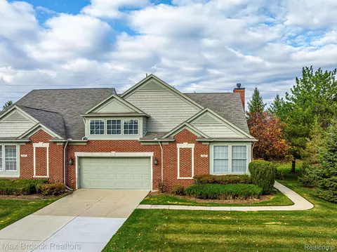 44883 Aspen Ridge Dr #184, Northville, MI 48168