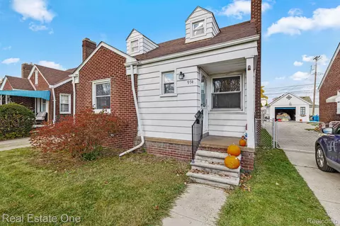 974 Harrison Blvd, Lincoln Park, MI 48146