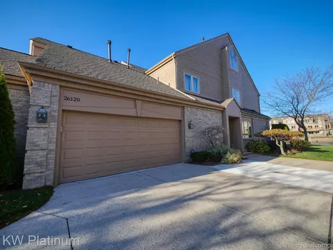 26120 Harbour Pointe Dr S, Harrison, MI 48045