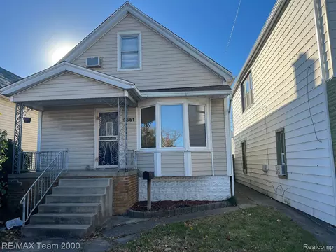 9551 Gallagher St, Hamtramck, MI 48212
